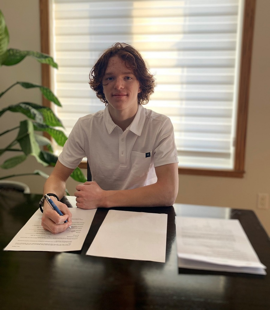 WINMAR Warriors firstyear defenseman inks agreement with WHL club
